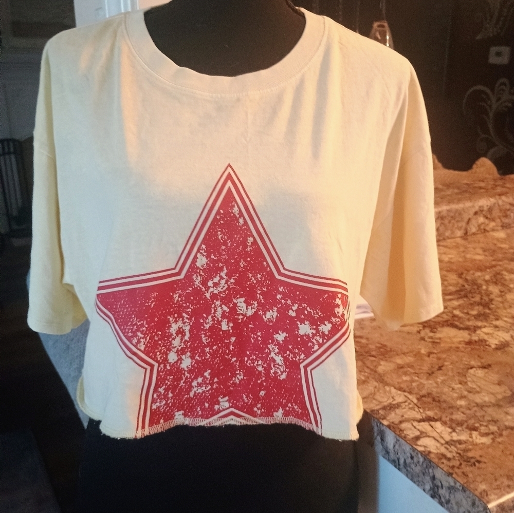 Yellow Star Print Women's Crop Top.Forever 21 size large crop top beige and red